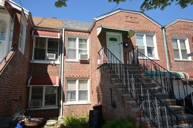 Building Photo - 84-26 Little Neck Pkwy Unit 2