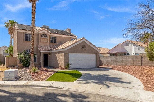 Building Photo - 3 BD, 3 Bth, Private Pool, No Carpet on Cu... Rental