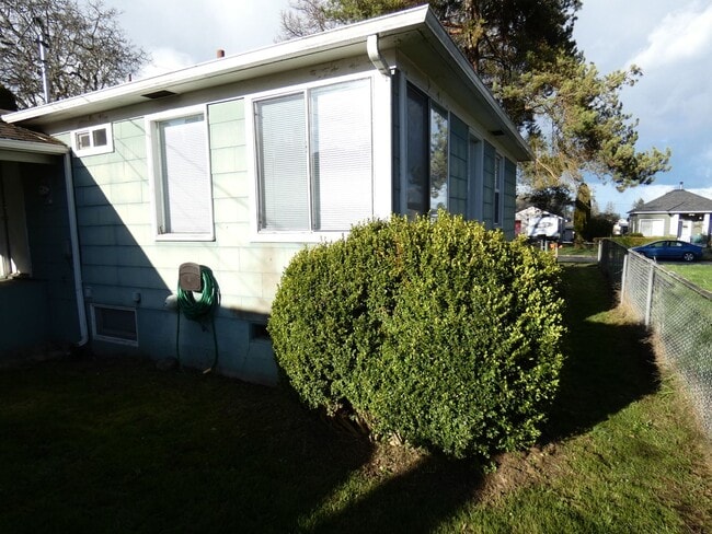 Photo - APPLICATION PENDING - 822 E Seventh - Central Charmer