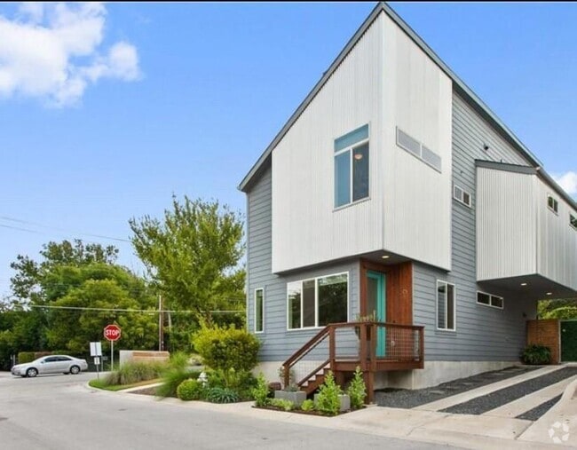 Building Photo - *Sophisticated and Modern Detached Condo H... Unit 1