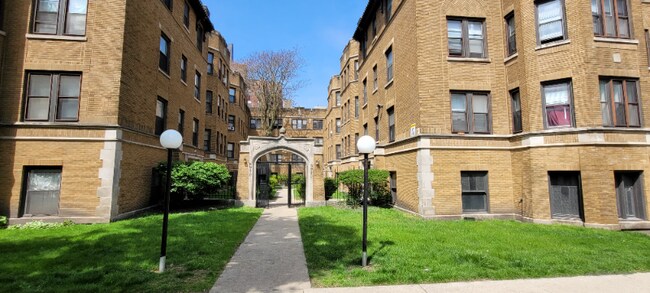 Photo - 6926 S Oglesby Ave Apartment