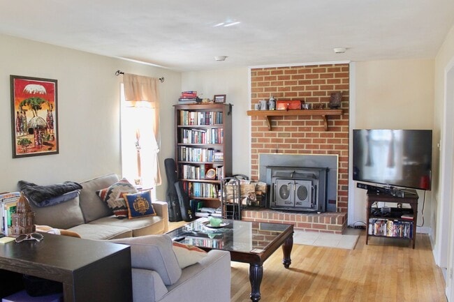 Photo - 3BD/2.5BA Home minutes from Dam Neck!  Full fenced Back yard!!