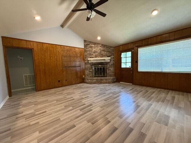 Photo - 422 Gamewood Dr