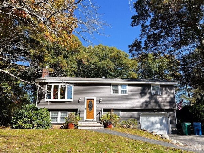 Building Photo - 9 Putney Cir Unit 9 Rental