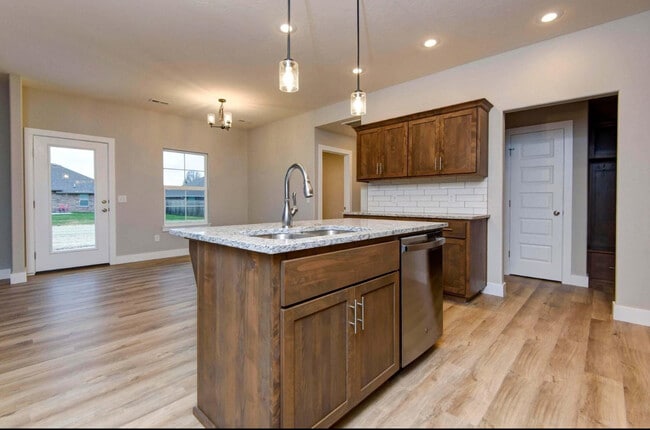 Photo - 698 Glenwood Ave