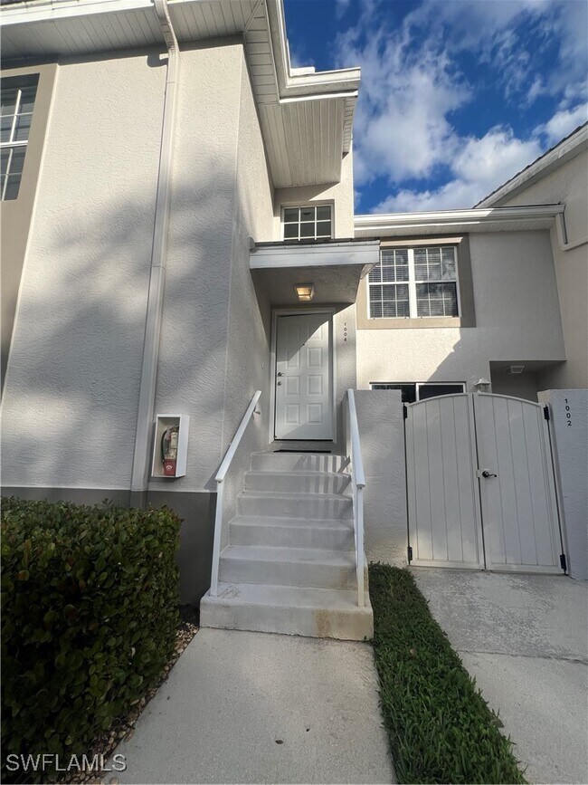 Building Photo - 3740 Fieldstone Blvd Unit 104