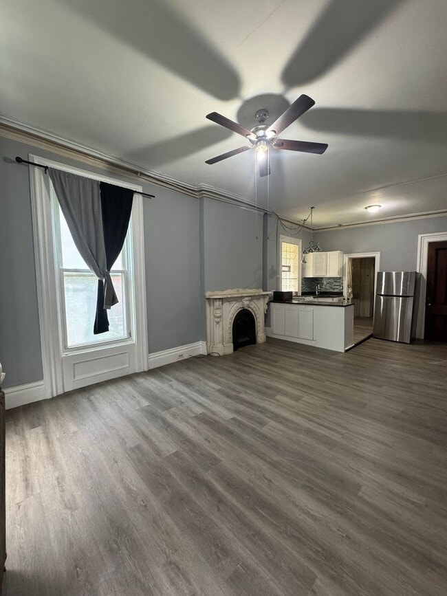 Building Photo - 2156 5th Ave Unit Apt 1