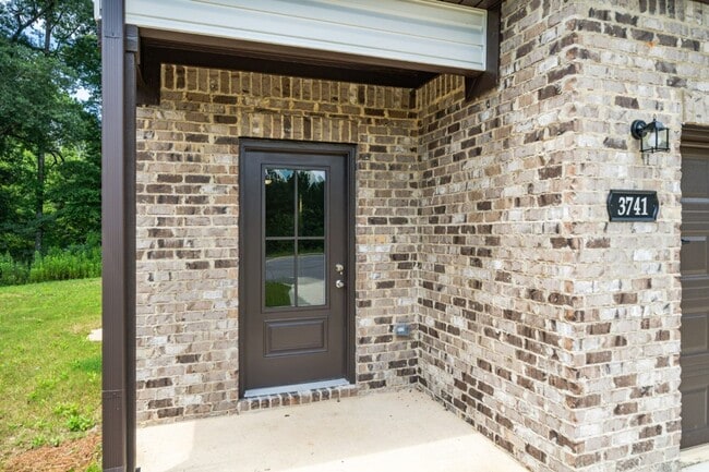 Photo - Move-In Special! Pay only ½ of your first ...