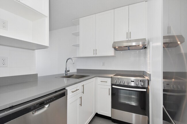 Building Photo - Central Plaza Unit 00701