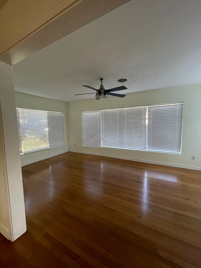 Photo - 386 Croton Dr