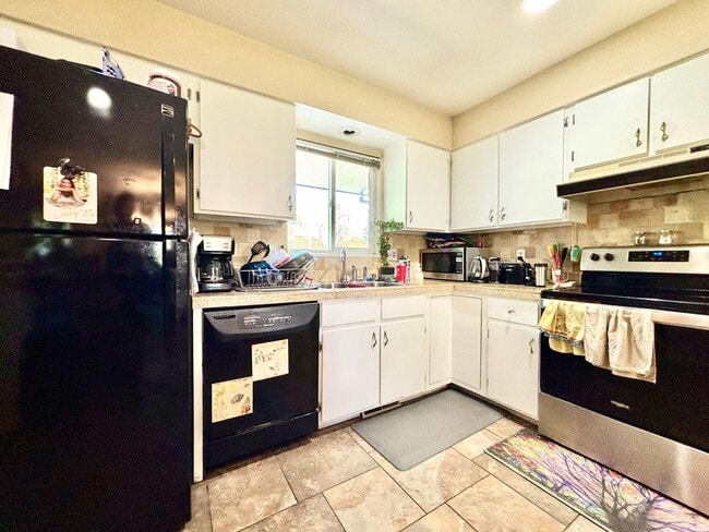 Photo - 3 bed, 2.5 Bath House in Central-West Fort Collins! Available July 10th!