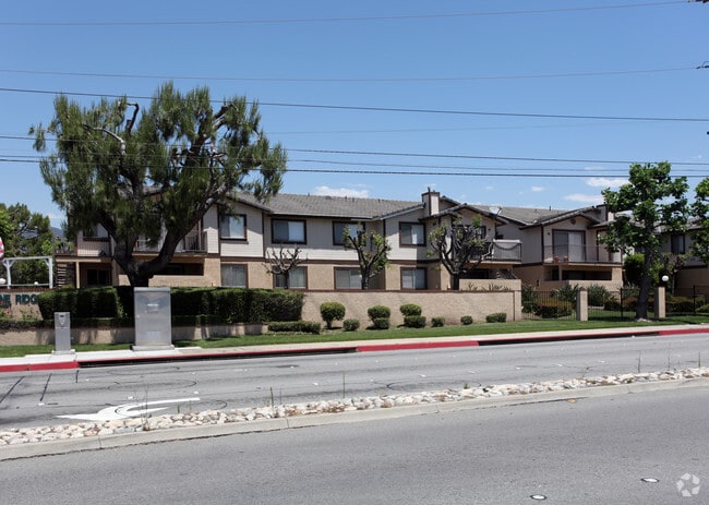 Gladstone Ridge Apartments
