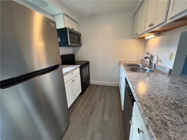 Building Photo - 47 W Utica St Rental