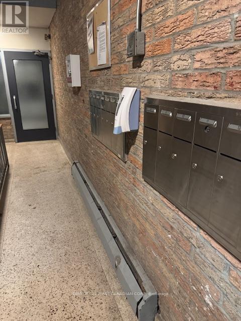 Photo - 675 Wonderland Rd S Unité 8