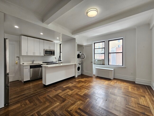 Building Photo - 25 W 68th St Unit PH