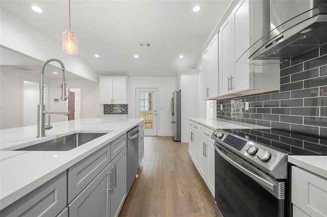 Photo - 883 Gaston St SW