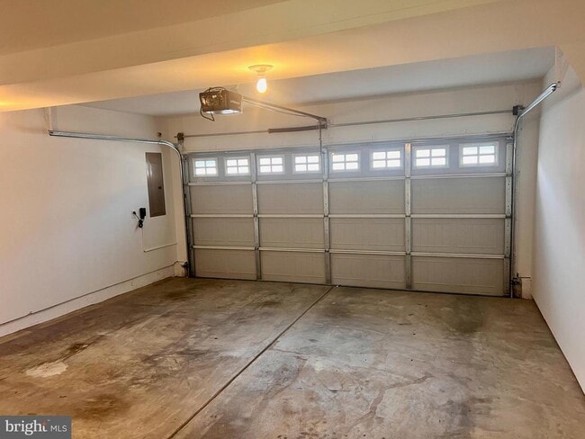 Photo - 654 Jacobsen Cir