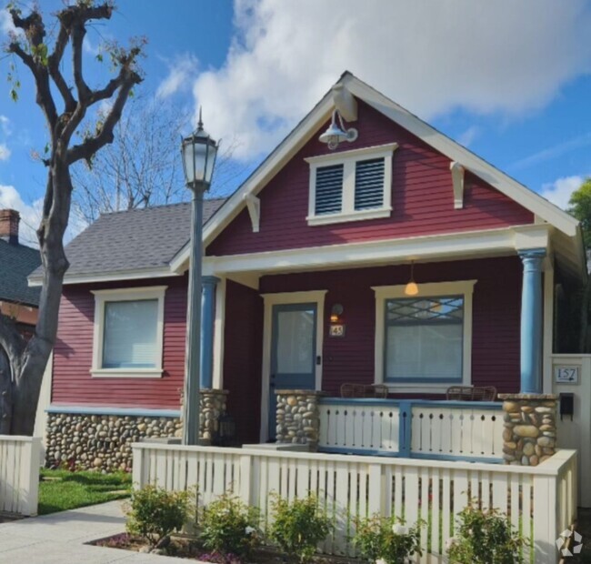 Building Photo - 145 E Palmyra Ave Unit The Lil Red Cottage Rental