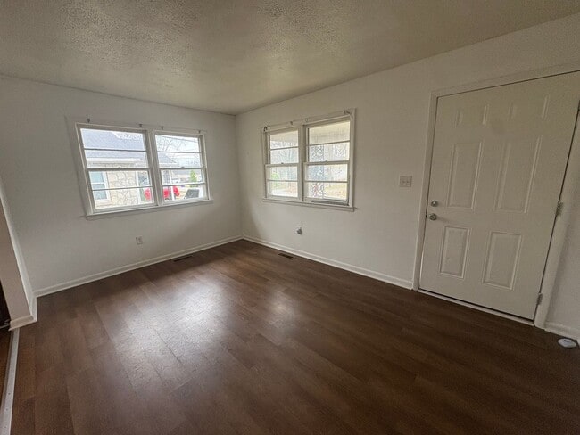 Photo - 920 Avery Dr Unit B