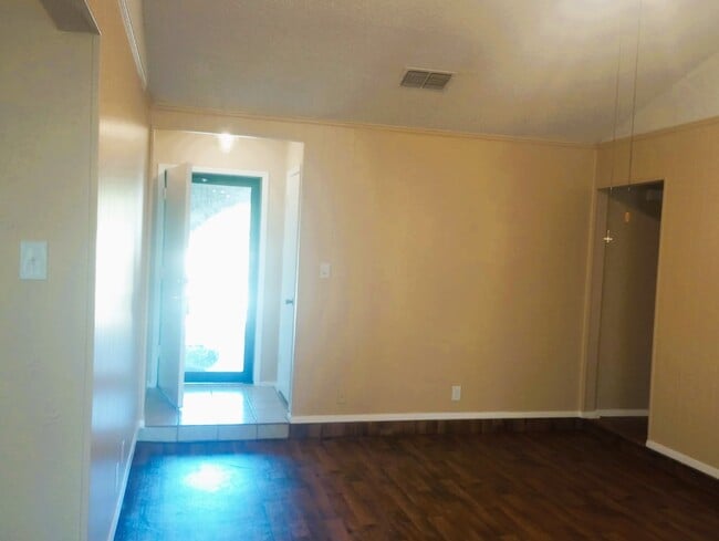 Photo - 6628 Harrison Way