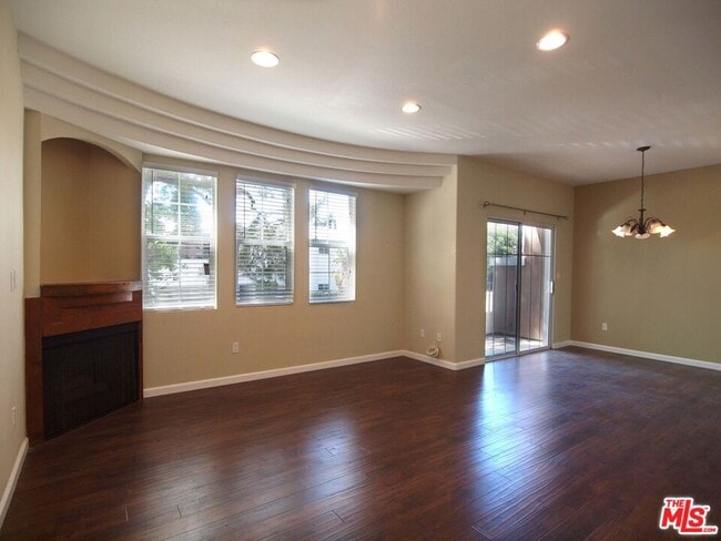 Building Photo - 14061 Milbank St Unit 3 Rental