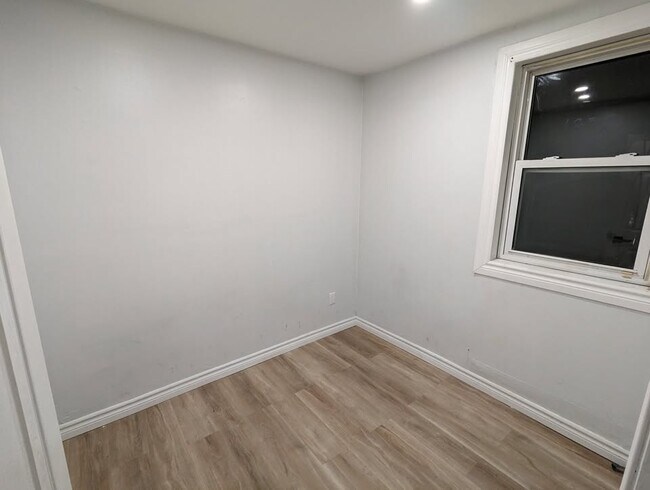Photo - 972 Langlois Ave Unit 5