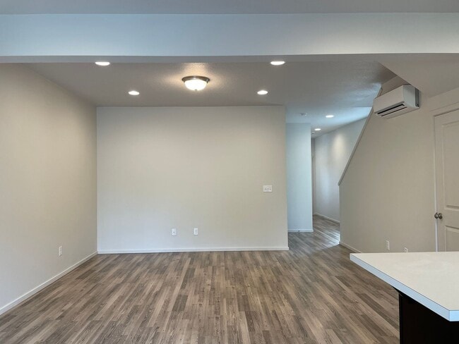 Photo - Spacious Vancouver Home in Cul-De-Sac With A Loft & Premium Deck!