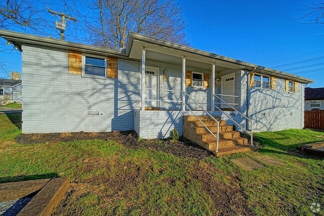 Building Photo - LOCATION! LOCATION! LOCATION! Rental