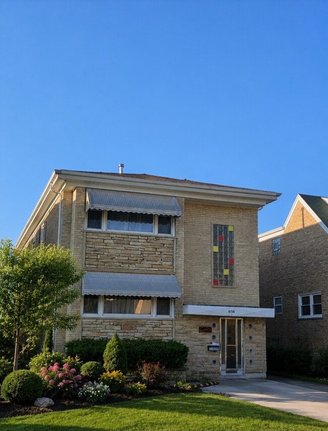 Building Photo - 6114 W Leland Ave Unit 1
