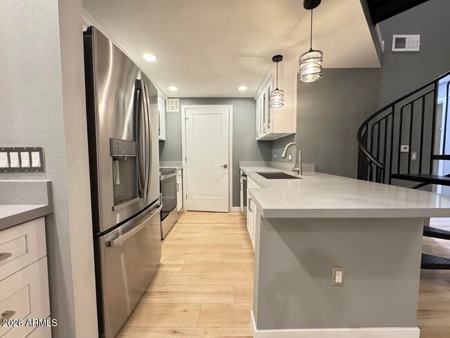 Photo - 1701 E Colter St Unidad 431