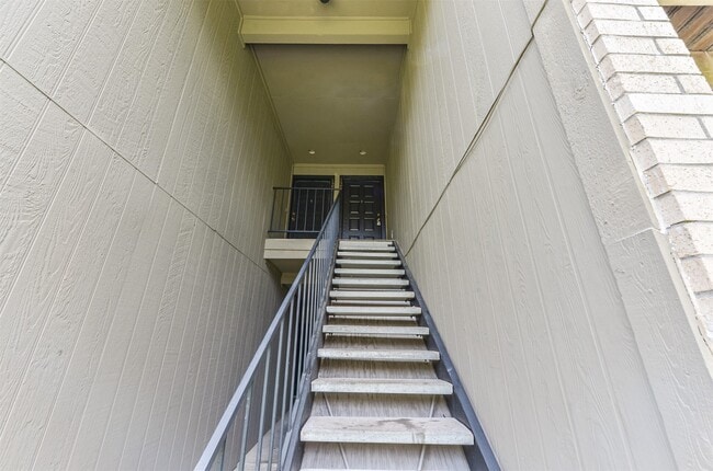 Photo - 10811 Richmond Ave. Unit False