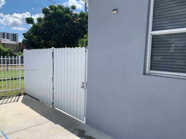 Photo - 1762 NW 15th St Unidad 4