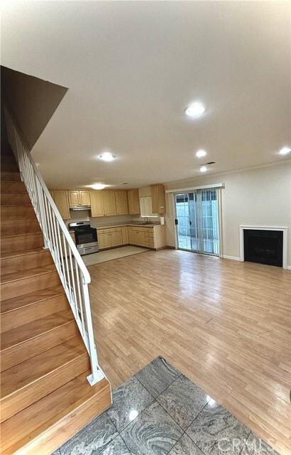 Photo - 6439 Woodman Ave Unidad 1