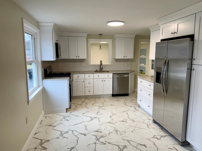 Building Photo - 160 Plantation Dr