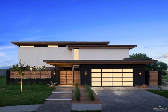 Photo - 2400 Thames Dr House