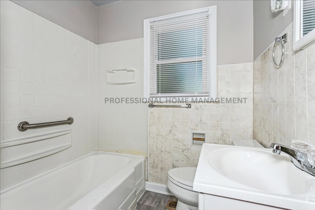 Photo - Charming 3 bedroom 1 bath home with 2 garages!