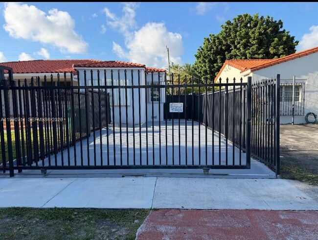 Photo - 1765 SW 21st St Unit 1