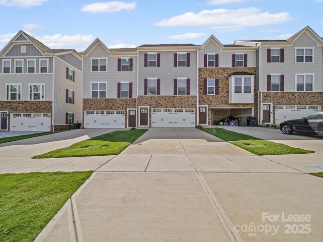 Building Photo - 9922 Oaklawn Blvd NW Rental