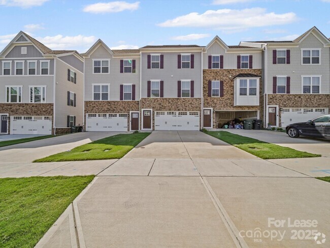 Building Photo - 9922 Oaklawn Blvd NW Rental