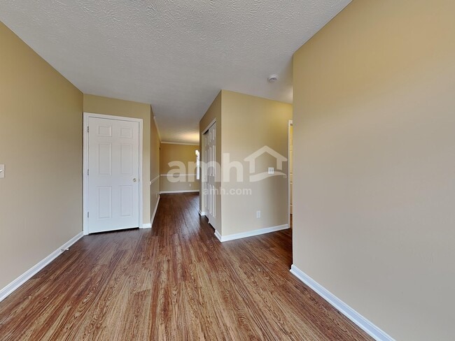 Photo - 2025 Apple Knoll Ln