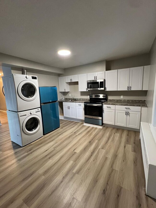 Photo - Newly Renovated 3 Bedroom Section 8 are We... Apartment Unit 1E