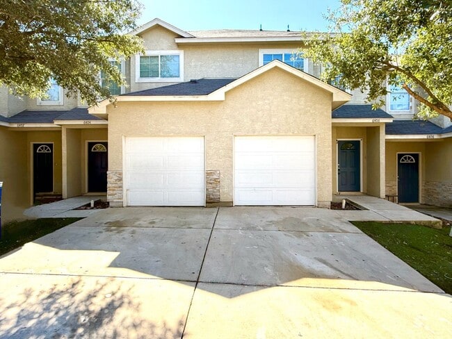 Building Photo - *COMING SOON* 2-Story 3 Bedroom / 2.5 Bath Duplex Near Ingram Park Mall!