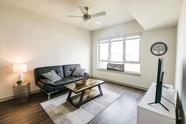 225 S Poplar St Unit SI ID1013804P