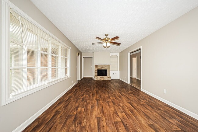 Photo - 5234 Swiss Air Dr