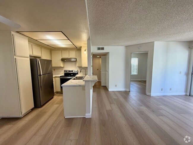 Building Photo - NEWLY RENOVATED 2BD/1BA! POOL! PATIO! GARAGE! Rental