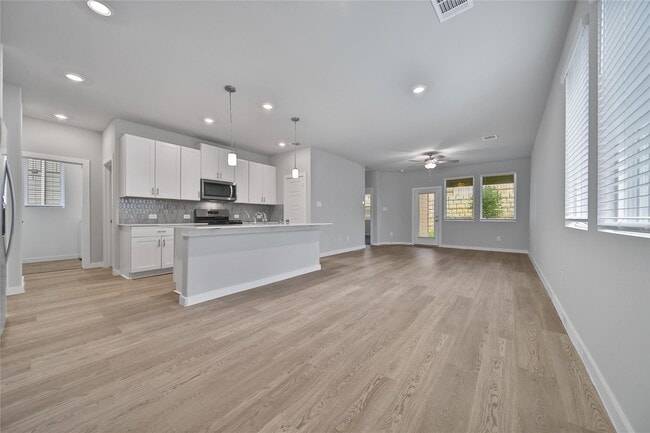 Photo - 6609 Lahna Oak Dr