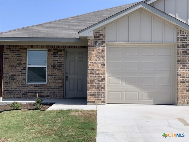 Photo - 716 Kimble Dr House