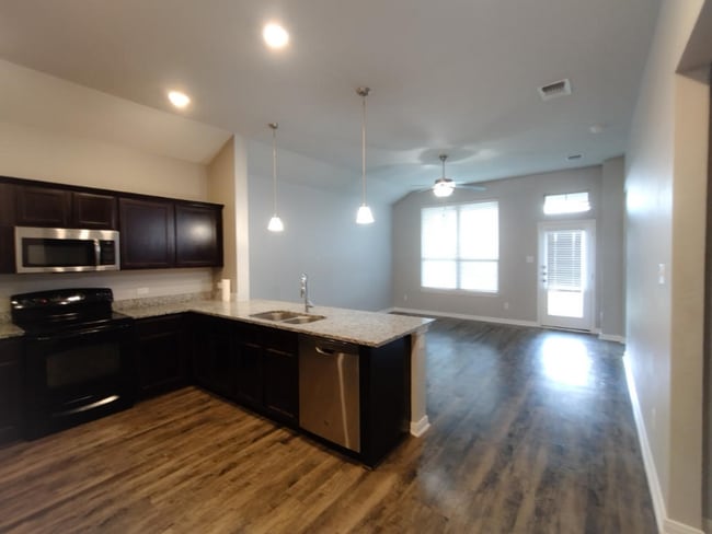 Photo - 3401 Addison St