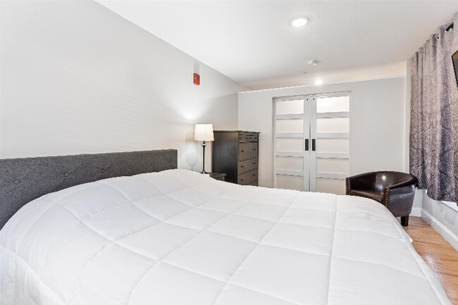 1361 Elm St Unidad DLX+1BR