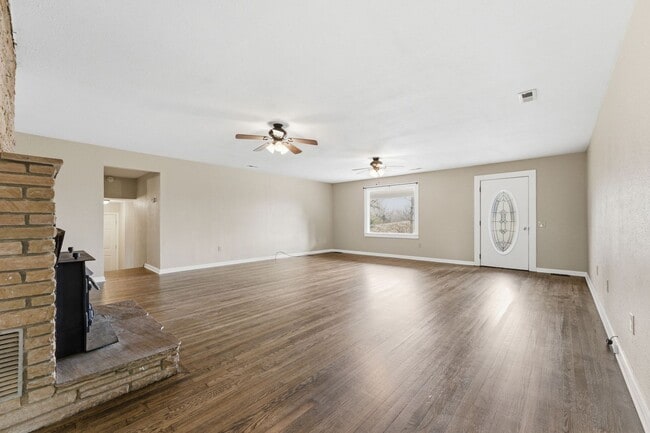Photo - $1,900 - 3 Bedroom 3 Bathroom Unfurnished Home Just Outside Franklin